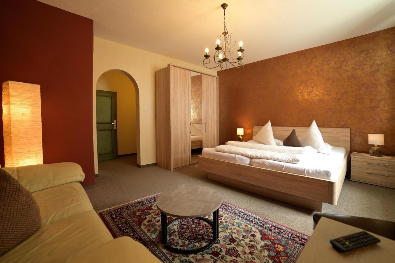 וואלדסאסן Hotel Zrenners Garni מראה חיצוני תמונה
